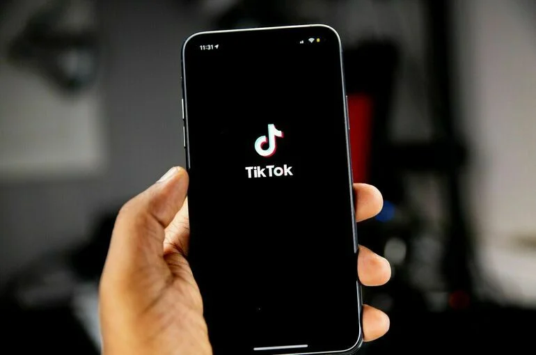 TikTok оштрафовали на 3,5 млн рублей за пропаганду руфинга среди подростков
