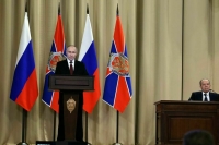 Путин потребовал пресекать попытки разобщить и расколоть общество РФ