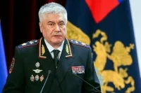 Колокольцев наградил псковских полицейских, потушивших пожар в частном доме