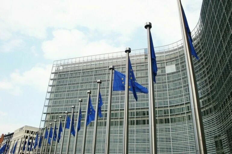 Politico: В ЕС приостанавливают разработку пакета военной помощи Украине