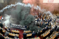 Оппозиция устроила беспорядки в парламенте Сербии