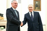 Путин в Кремле поздравил Гунбу с победой на выборах президента Абхазии