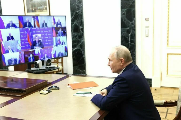 Путин обсудил с Совбезом вопросы внутренней стабильности