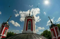 Кресты требуют оставить на храмах