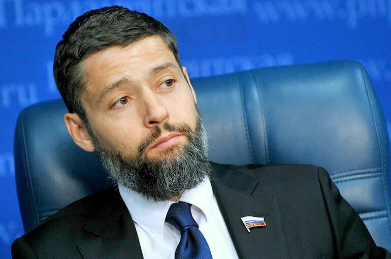 Первым делом россияне, а приезжие потом 