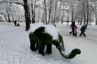 Снегопады и похолодание задержатся в Москве до середины недели