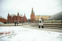 Москвичей предупредили о перепадах температуры и гололедице