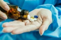Продажу просроченных лекарств заблокируют