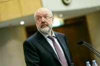 Депутат Крашенинников представил будущим юристам изданную к юбилею Победы книгу