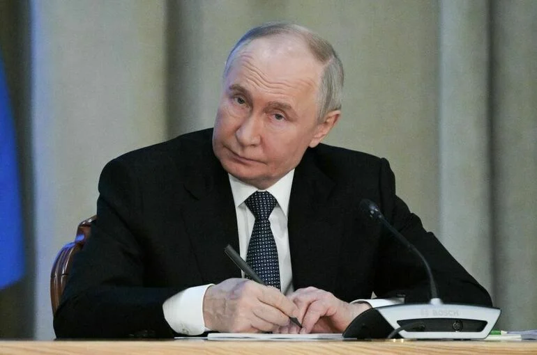 Путин пригласил Медведева на закрытую беседу после коллегии Генпрокуратуры