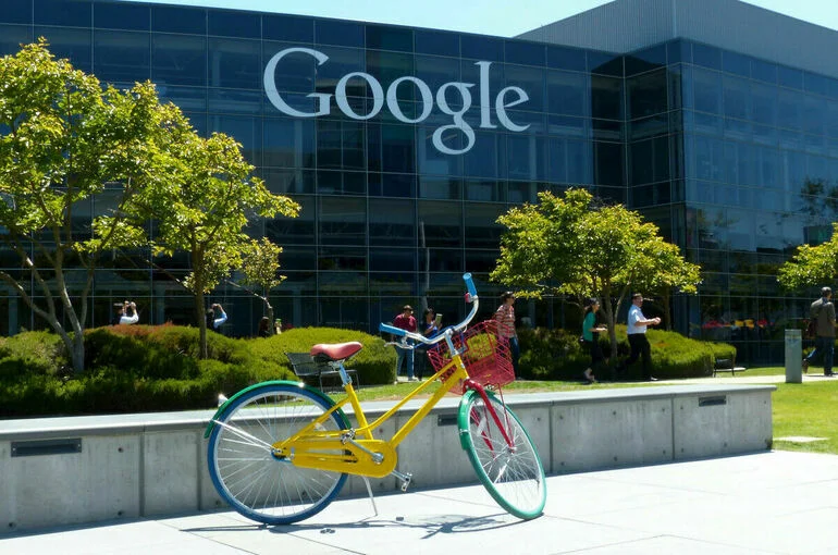 Google просит отменить назначенный московским судом штраф из-за Рождества