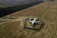 Авиакомпания уволила пилота, посадившего самолет в поле под Новосибирском