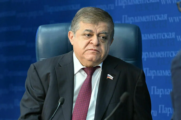 Сенатор Джабаров: Зеленский не согласится на капитуляцию ни при каких условиях