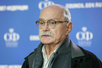 Михалков призвал не пускать обратно покинувших Россию артистов