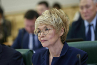 Сенатор Оюн написала заявление о сложении полномочий