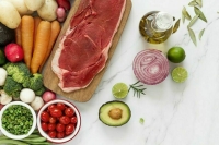 Россияне стали заменять хлеб мясом и овощами