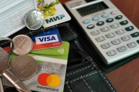 В России обсуждают ограничение срока действия банковских карт для иностранцев