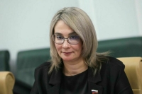 Сенатор Косихина призвала поощрять стремление подростков работать