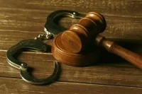 Отсрочку отбывания наказания для осужденных родителей расширят