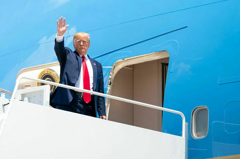 Трамп в мае посетит Саудовскую Аравию, где допускали его встречу в Путиным