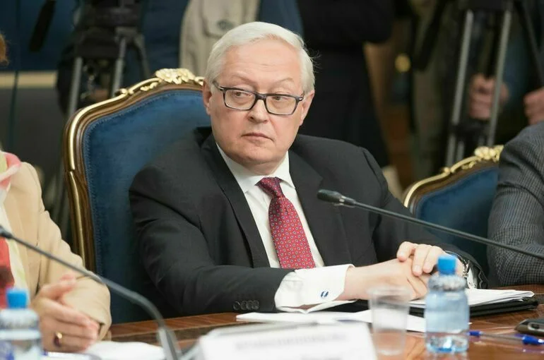 Рябков: Пора говорить о возобновлении перелетов между РФ и США