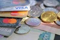 Количество банковских карт, выдаваемых россиянам, могут ограничить