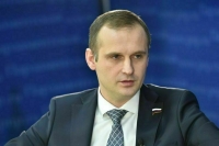 Депутат Леонов предложил уравнять зарплаты медиков по регионам