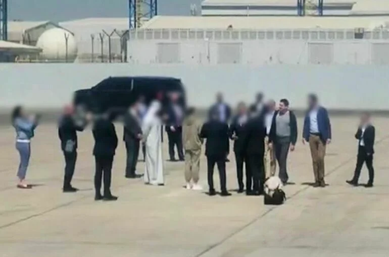 ФСБ опубликовала видео обмена россиянина Петрова на американку Карелину