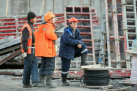 Трудоустройство иностранцев в России предлагают ограничить 