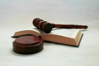 Лондонский суд приговорил бывшего губернатора Севастополя к трем годам тюрьмы