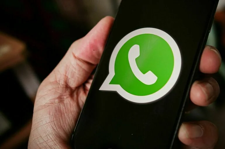 Россиян предупредили о взломе WhatsApp* через картинки и документы