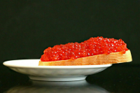 Авиапассажиров ограничат в вывозе красной икры из Хабаровска и с Чукотки