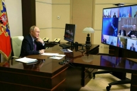 Путин приветствовал переезд в Россию людей, разделяющих ее ценности