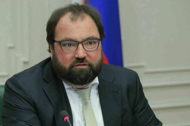 Шадаев: Искусственный интеллект может заменить половину чиновников