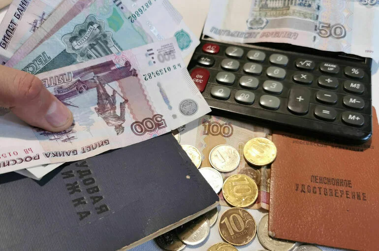 Кто получит прибавку к пенсии в мае
