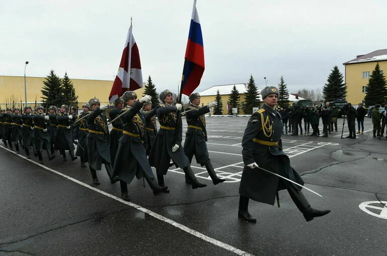 Генералам Росгвардии запретили носить папахи