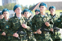 Мужчинам без гражданства хотят разрешить служить по контракту