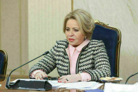 Матвиенко посетила пасхальное богослужение в храме Приморского района Санкт-Петербурга