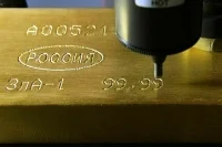 Цена на золото бьет рекорд: стоит инвестировать или лучше подождать