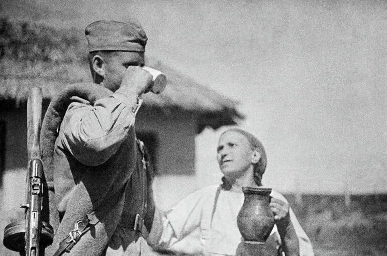 Историк рассказала, как вели себя красноармейцы в Европе в 1944-1945 годах