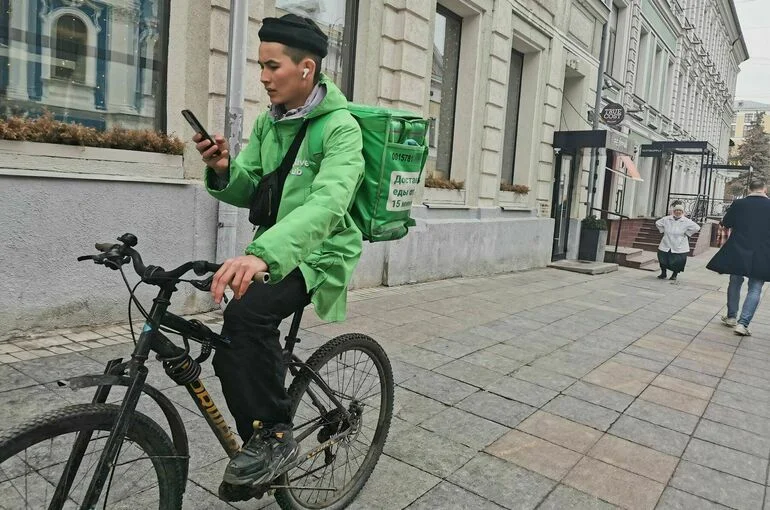 Курьерам предлагают запретить ездить быстрее десяти км/ч