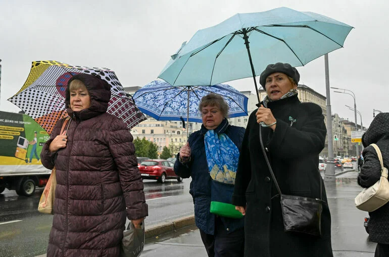 Москвичей предупредили о снеге, ветре и понижении температуры в выходные