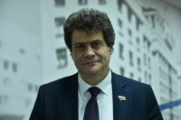 Сенатор Высокинский рассказал о причинах продления срока эксплуатации лифтов  