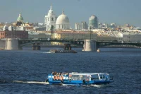 В Петербурге открыт сезон навигации
