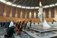 Володин и депутаты Госдумы почтили память защитников Сталинграда