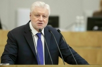 Депутат Миронов предложил высылать из России легализованных через взятки мигрантов