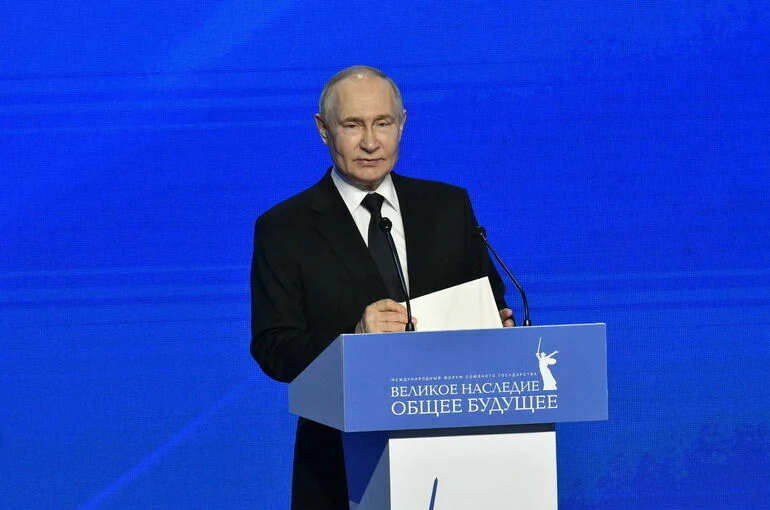 Путин назвал День Победы святым праздником для России и других стран СНГ