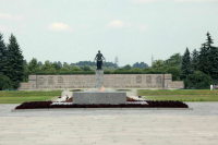 Депутат Занко предложила установить имена всех захороненных на Пискаревском кладбище