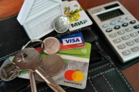 Молодежь подсела на кредитные карты