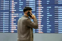 Больных мигрантов хотят разворачивать в аэропорту